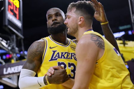Леброн Джеймс отбеляза 49 999 точки в NBA! Следващият му кош ще бъде за историята!