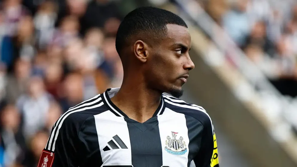 Александър Исак отказа нов договор с Нюкасъл, иска в Ливърпул