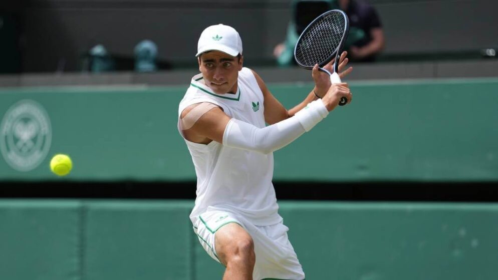 Иван Иванов може да играе с Джокович